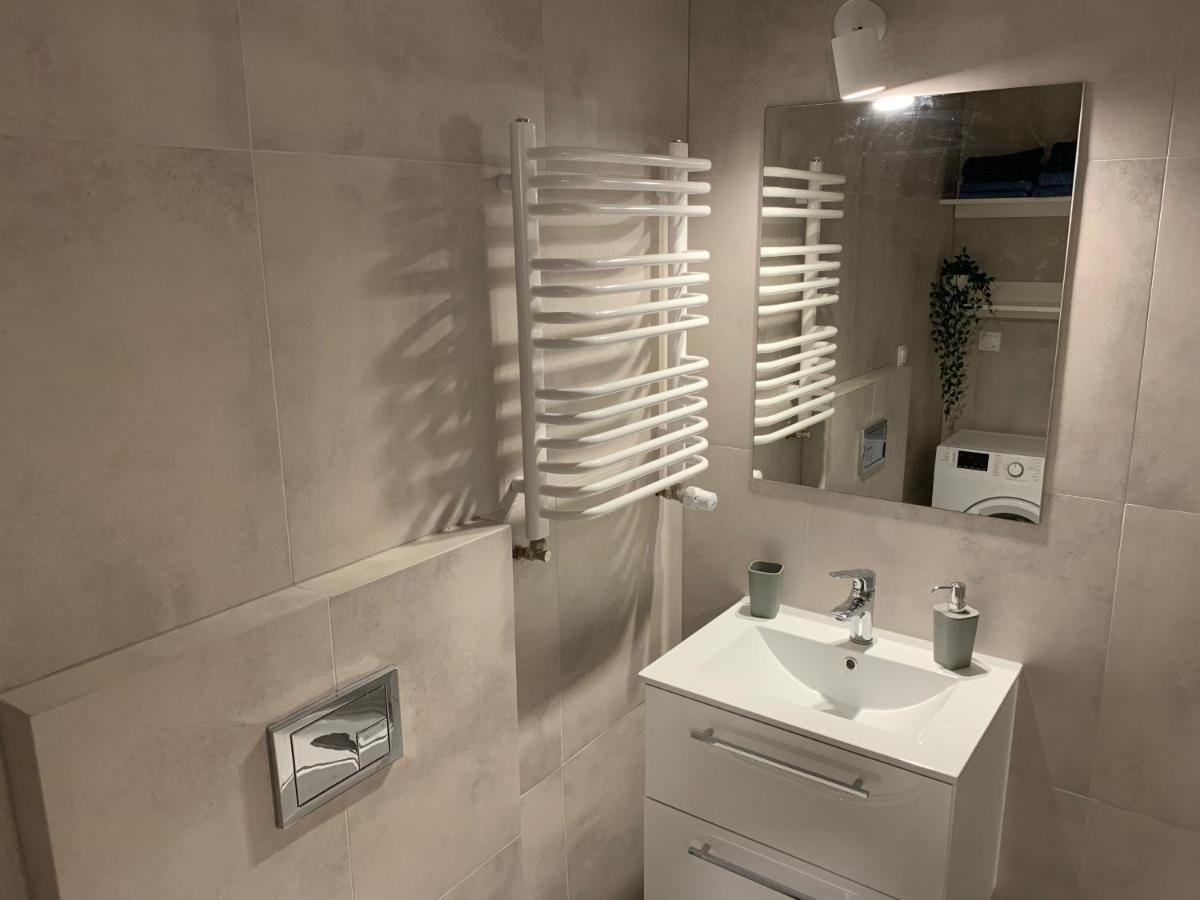 Apartament Pod Gwiazdami Apartment Ostrow Wielkopolski Bagian luar foto