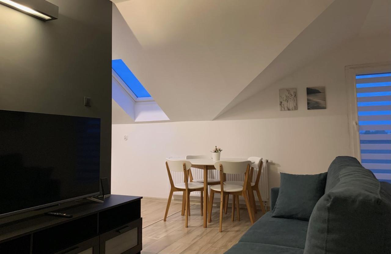 Apartament Pod Gwiazdami Apartment Ostrow Wielkopolski Bagian luar foto