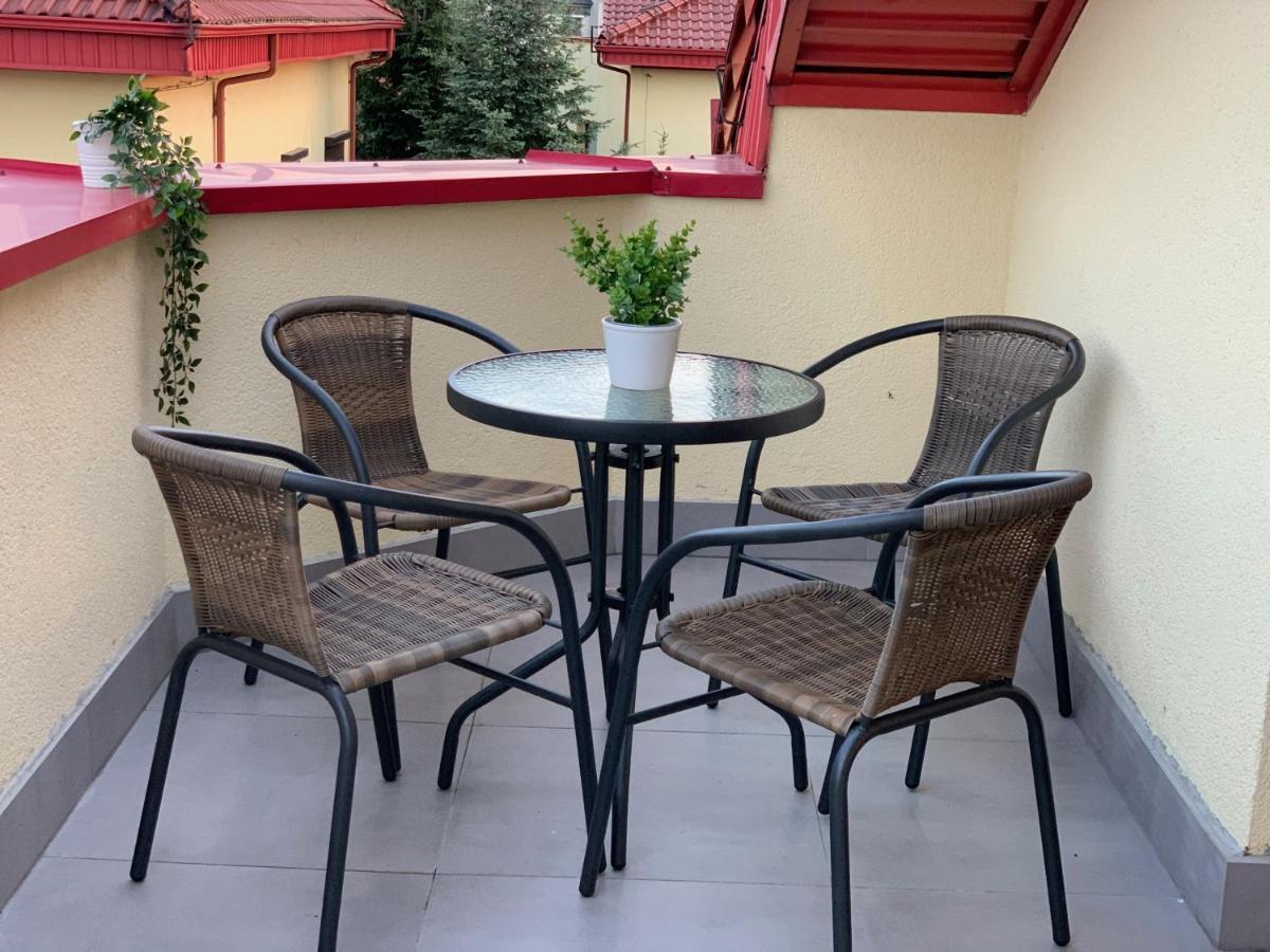 Apartament Pod Gwiazdami Apartment Ostrow Wielkopolski Bagian luar foto