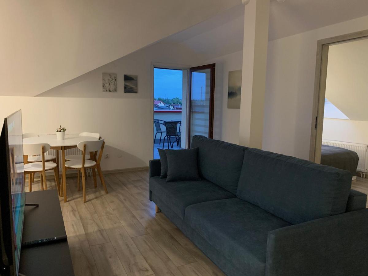 Apartament Pod Gwiazdami Apartment Ostrow Wielkopolski Bagian luar foto