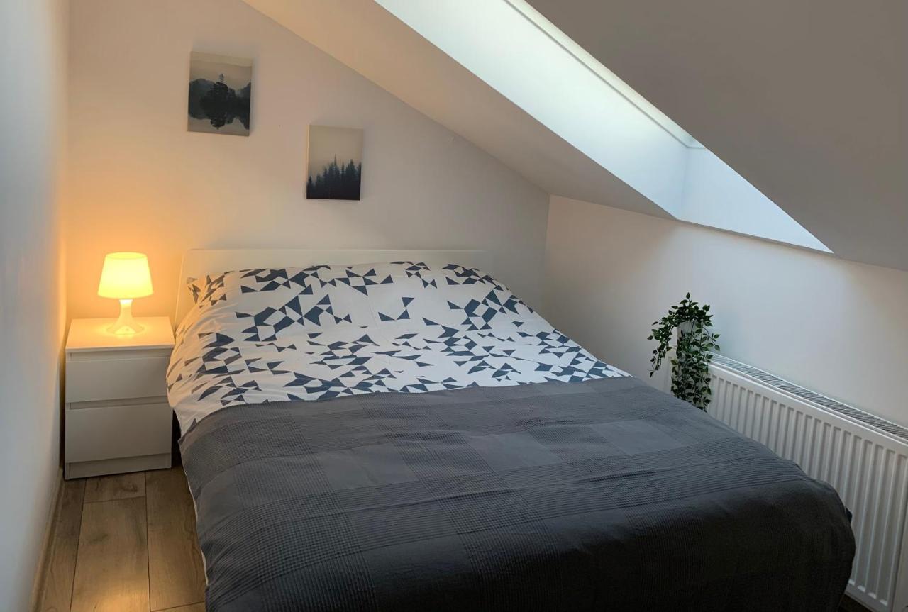 Apartament Pod Gwiazdami Apartment Ostrow Wielkopolski Bagian luar foto